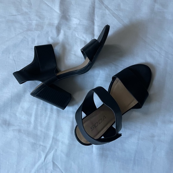 SODA BLACK STRAPPED CASUAL HEELS - Picture 5 of 8